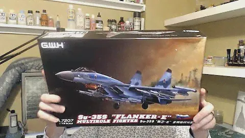 GWH 1/72 SU-35S Flanker E kit: A look inside the box