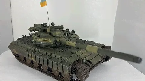 5535 scale 1:35 Ukraine tank T-64BV in original pixel coloring w combat damage